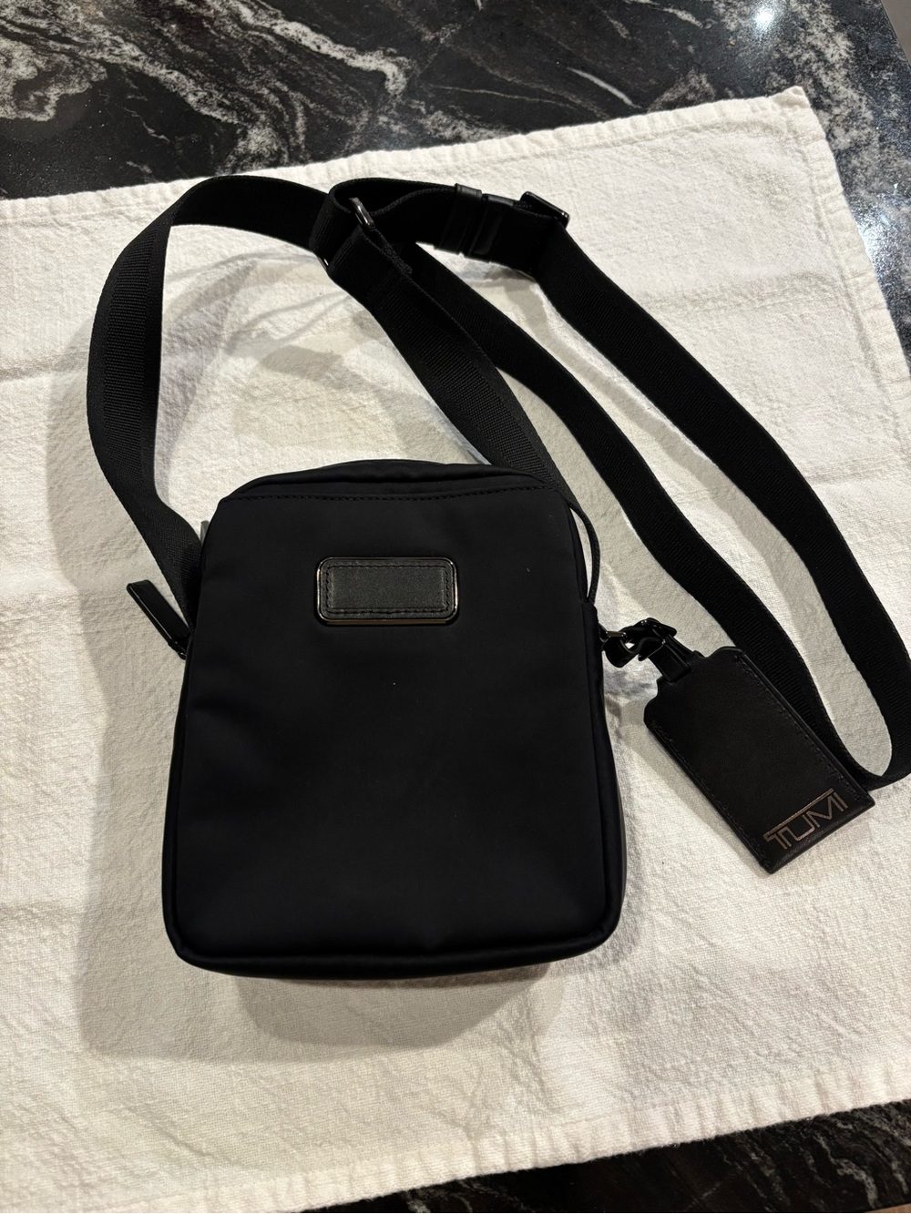 Tumi Black Men’s Harrison Nichols Crossbody Travel Bag with Adjustable Strap